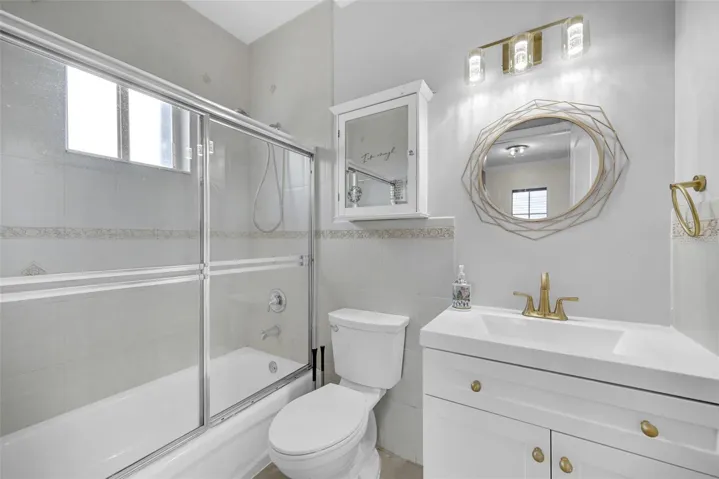 Second Suite Bathroom Upstairs
