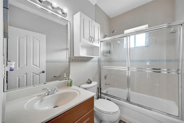 Guest Bathroom 1 Upstairs
