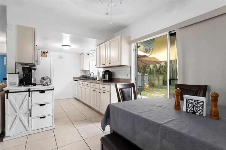 Dining Area | Kitchen