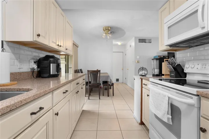 Kitchen | Dining Area