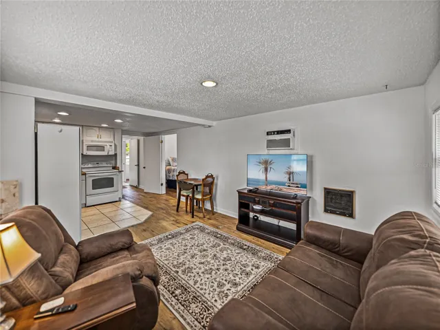 Living/dining area