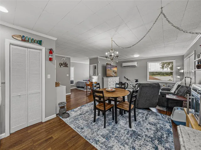 Studio living & dining area