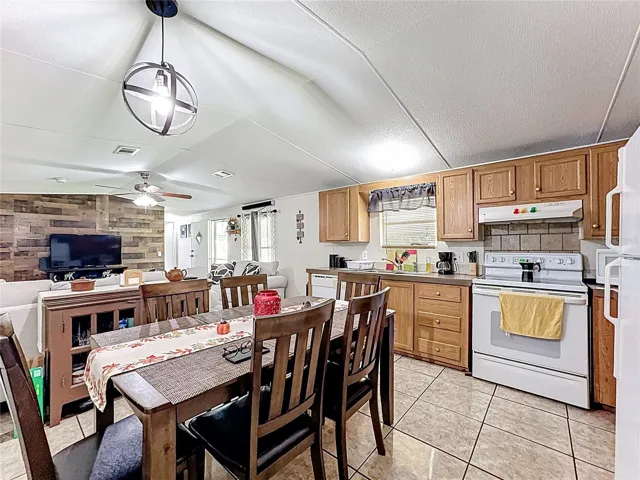 DINING/KITCHEN