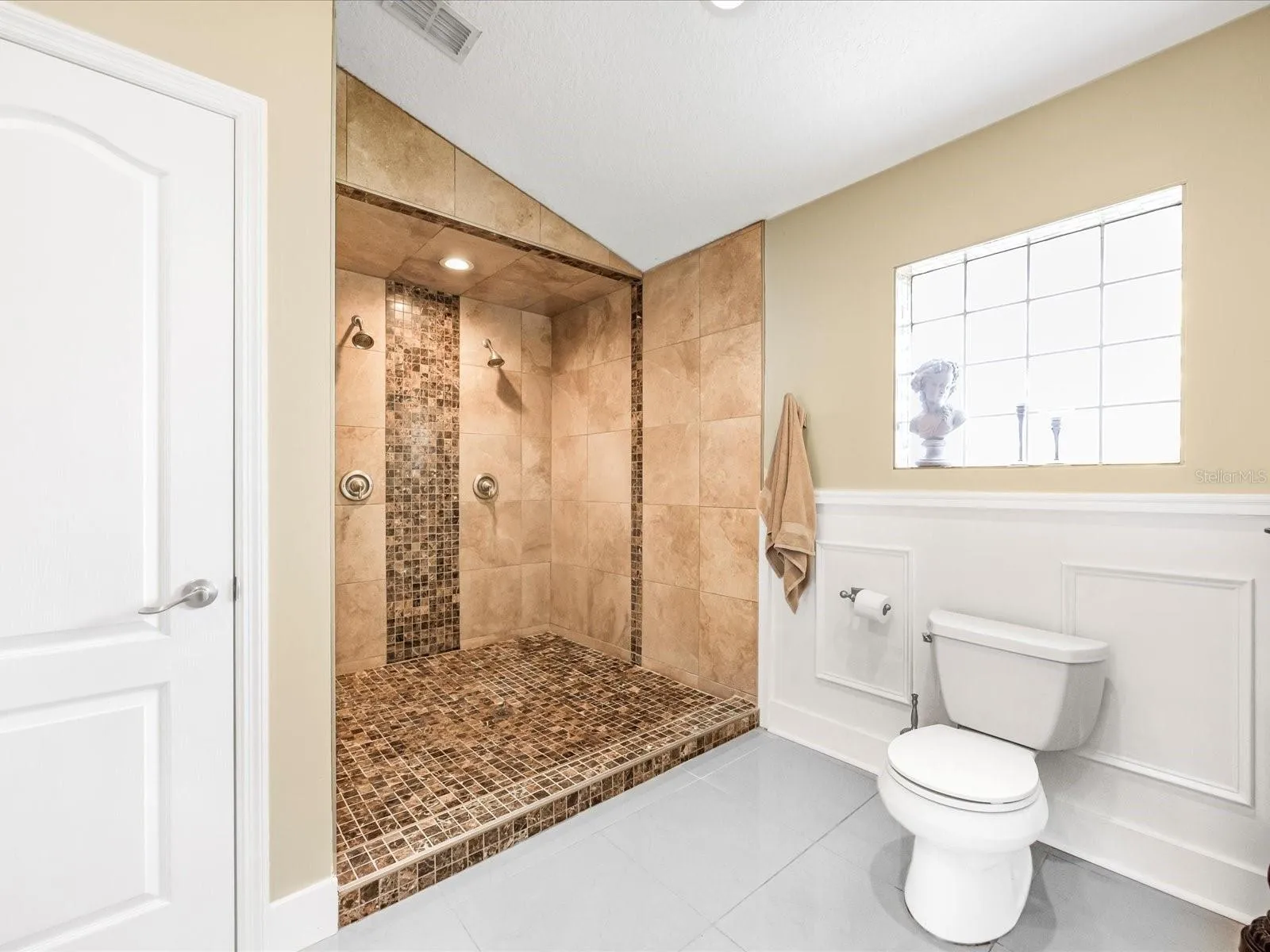 Huge Open Shower - 2 Shower Heads!