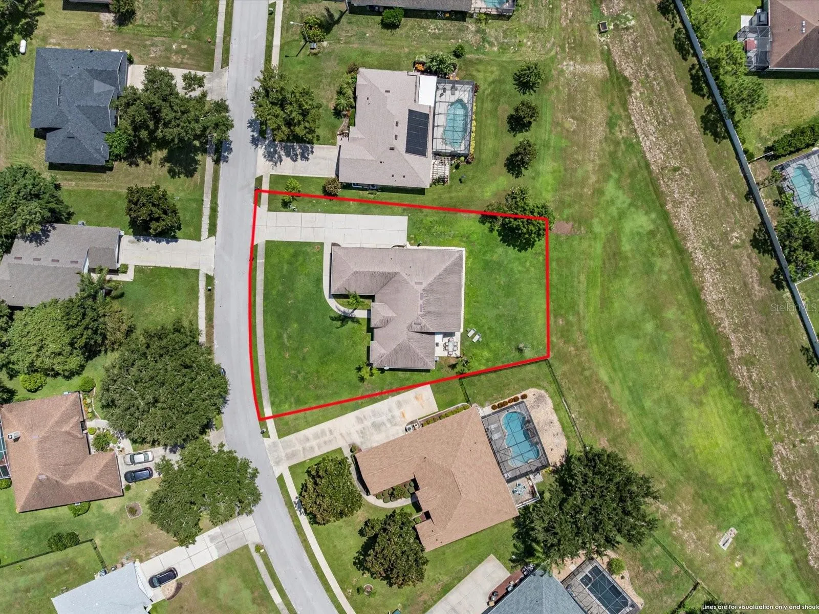Extra Long Driveway &amp; 3-Car Garage