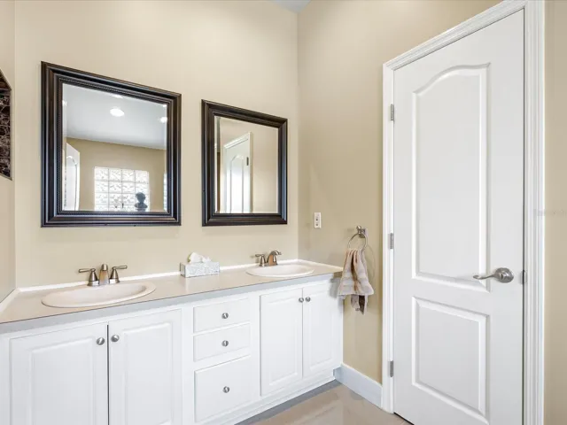 Dual Vanity in Primary Bath