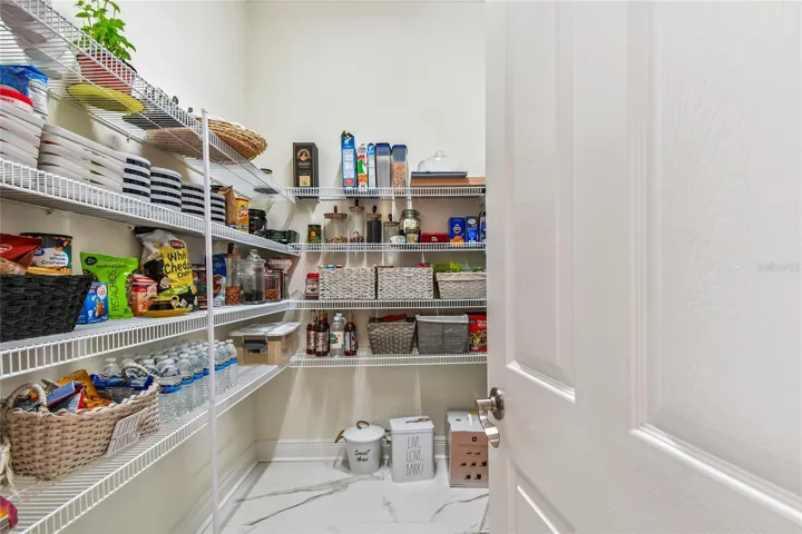 Expansive pantry
