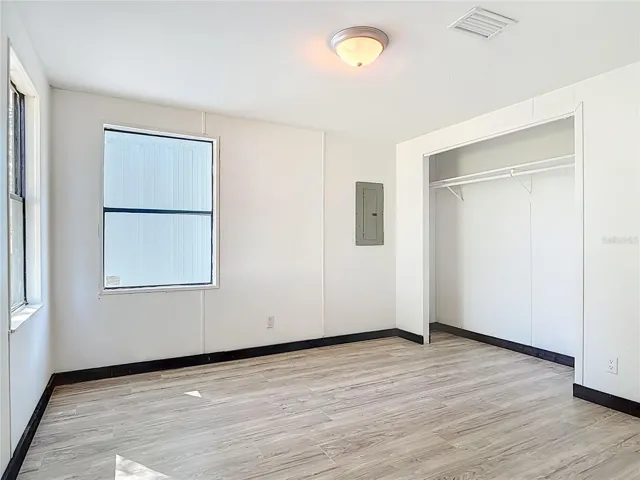 main bedroom has 2 windows