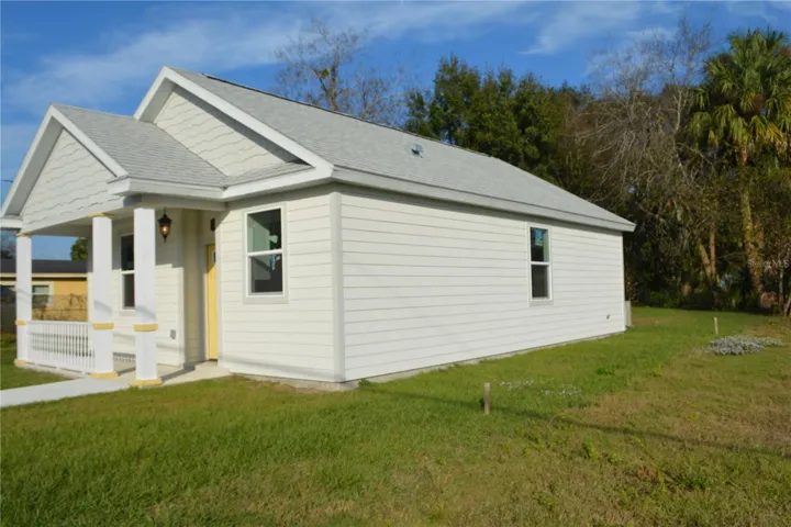 Side view of the house. No HOA FEES TO PAY