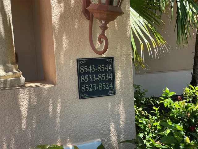 The entrances show the units they access