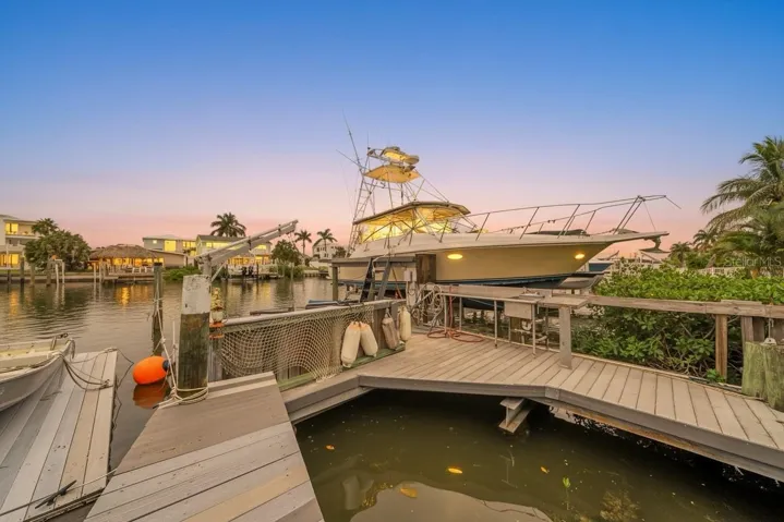 Steel beam dock with Trex decking