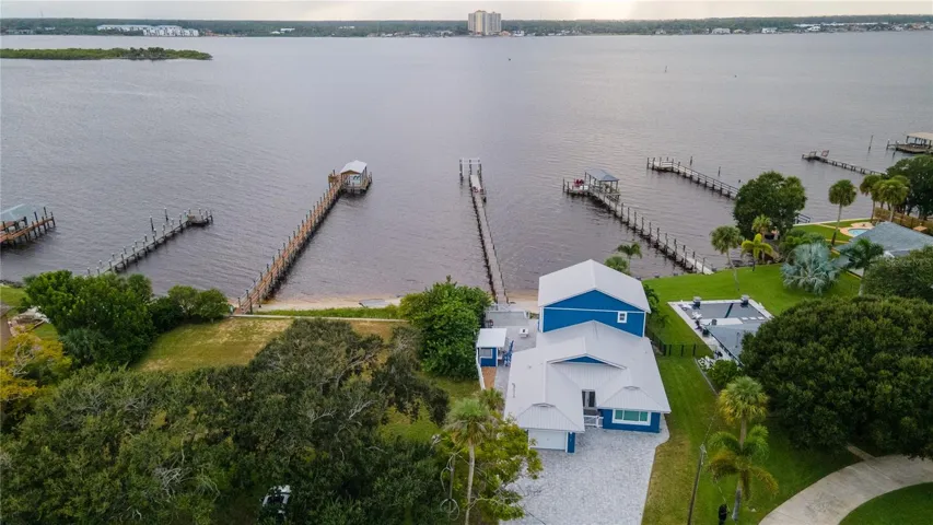 WELCOME HOME!  SEATED ON THE INTERCOASTAL WATERWAY
