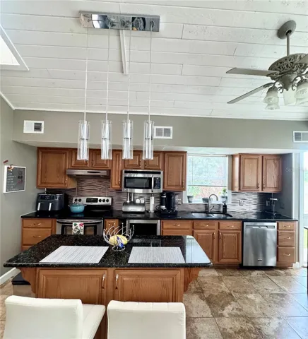 SPACIOUS KITCHEN