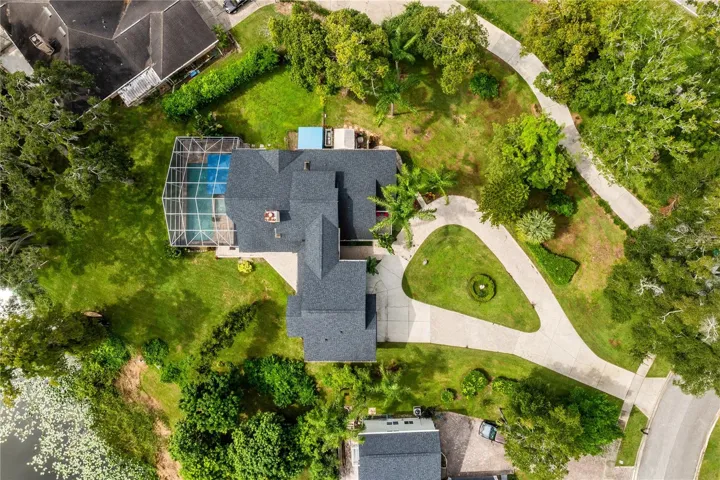 CIRCULAR DRIVEWAY VIEW