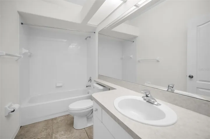Full Bathroom w/ Tub & Shower!