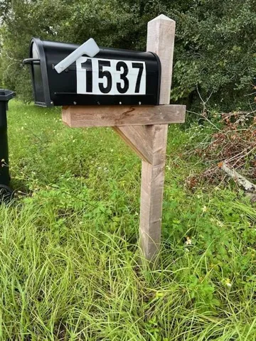 Streetside Mailbox