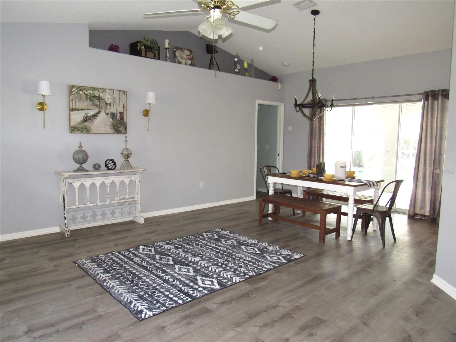 Dining room with triple sliders to lanai