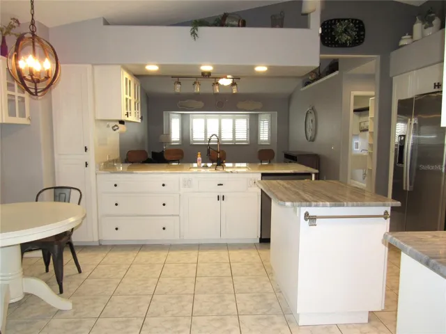 Large, eat-in kitchen with island
