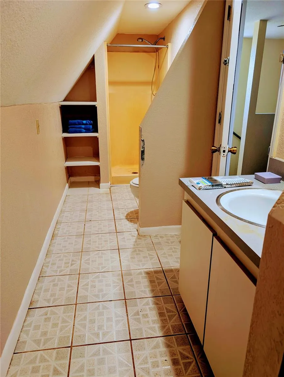 upstairs bathroom A-Frame