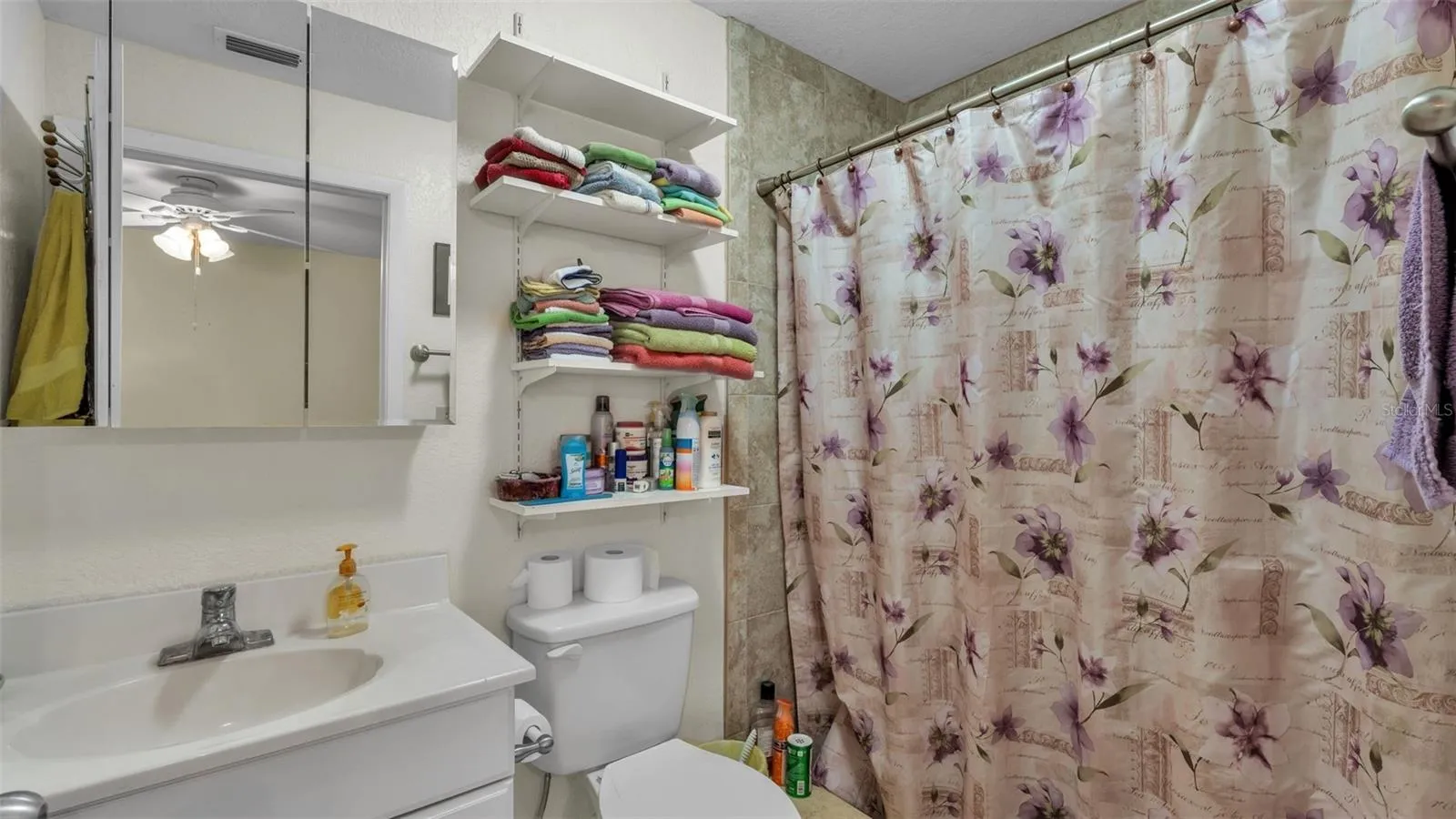 Bathroom in the 2/1 apartment