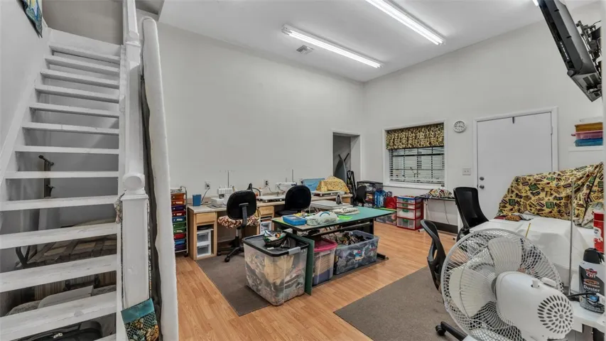 Bonus room connected to the 2/1 apartment. Can also serve as a 4th apartment.