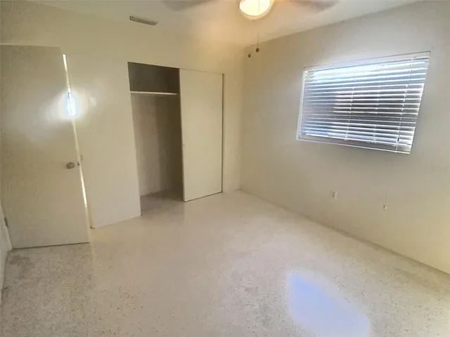 Second bedroom.