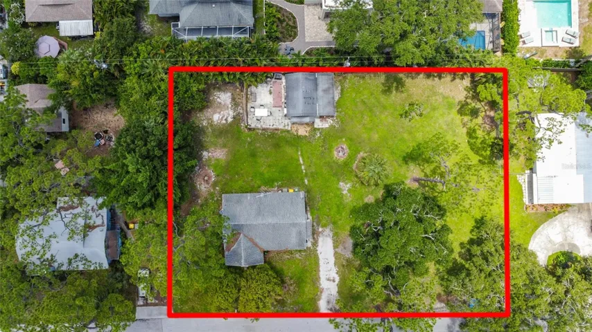 Lot Dimensions: 165x107ft