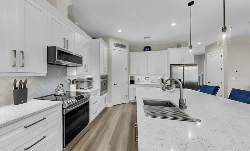 Kitchen - two ovens