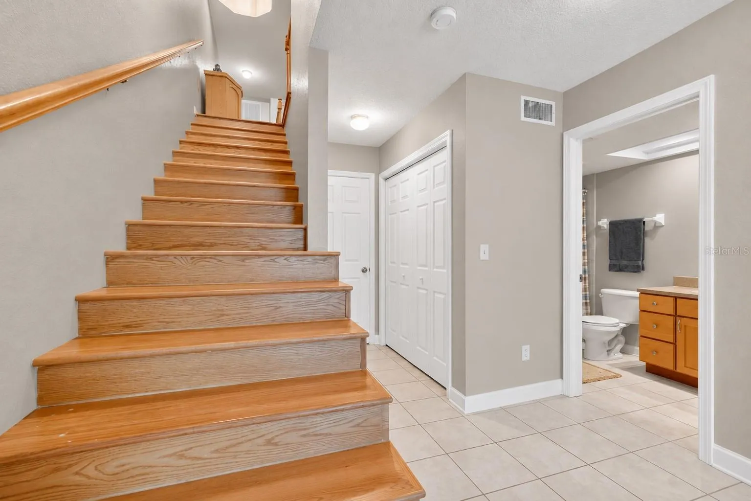 Flexible downstairs bonus room with closet and full bath