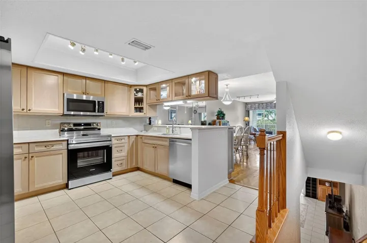 Updated kitchen with new range and dishwasher