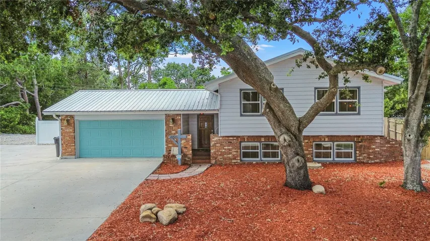 Main House - 5 Bedrooms 3 Bathrooms (6515 Dimarco)