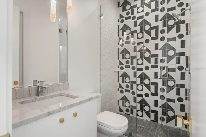 Bedroom 3 Ensuite Bath
