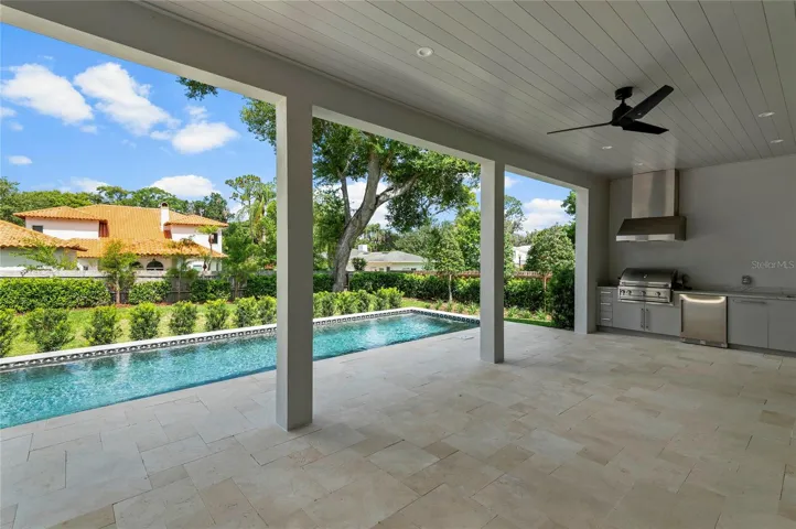 Lanai w/summer kitchen