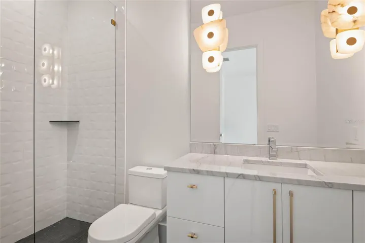 Bedroom 2 Ensuite Bath