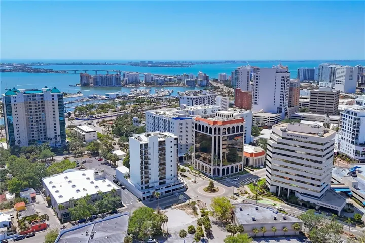SANSARA - close to the Bay and Downtown.