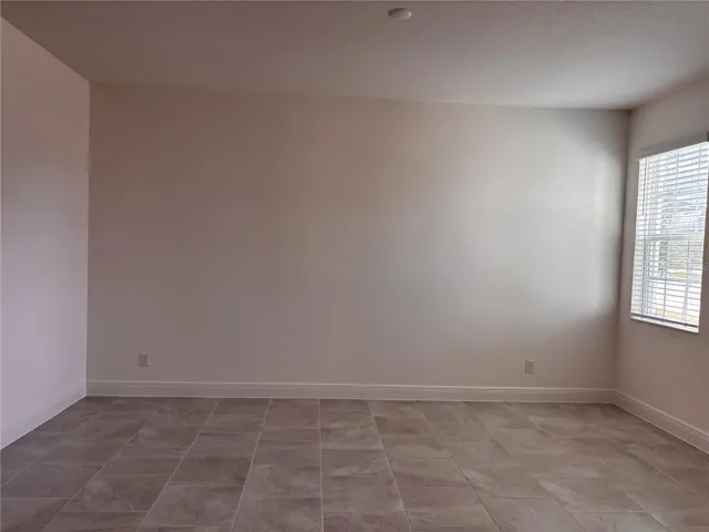 Living Room /Flex Space