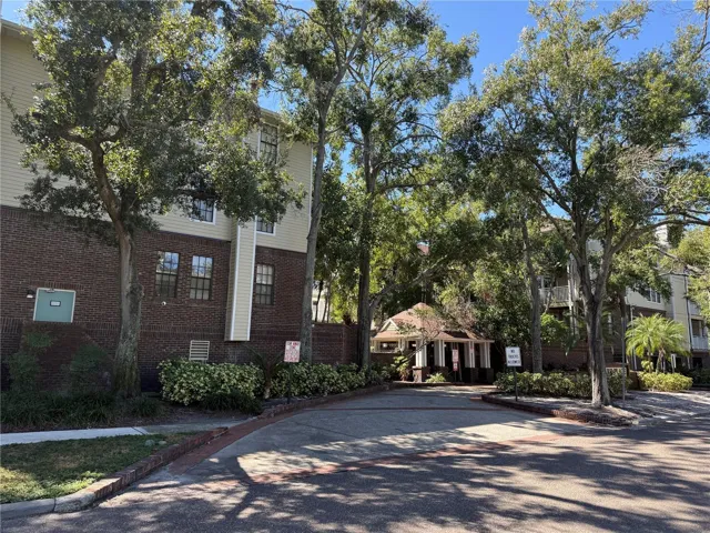 HYDE PARK PLACE, 1000 W. Horatio ST, Tampa, FL 33606