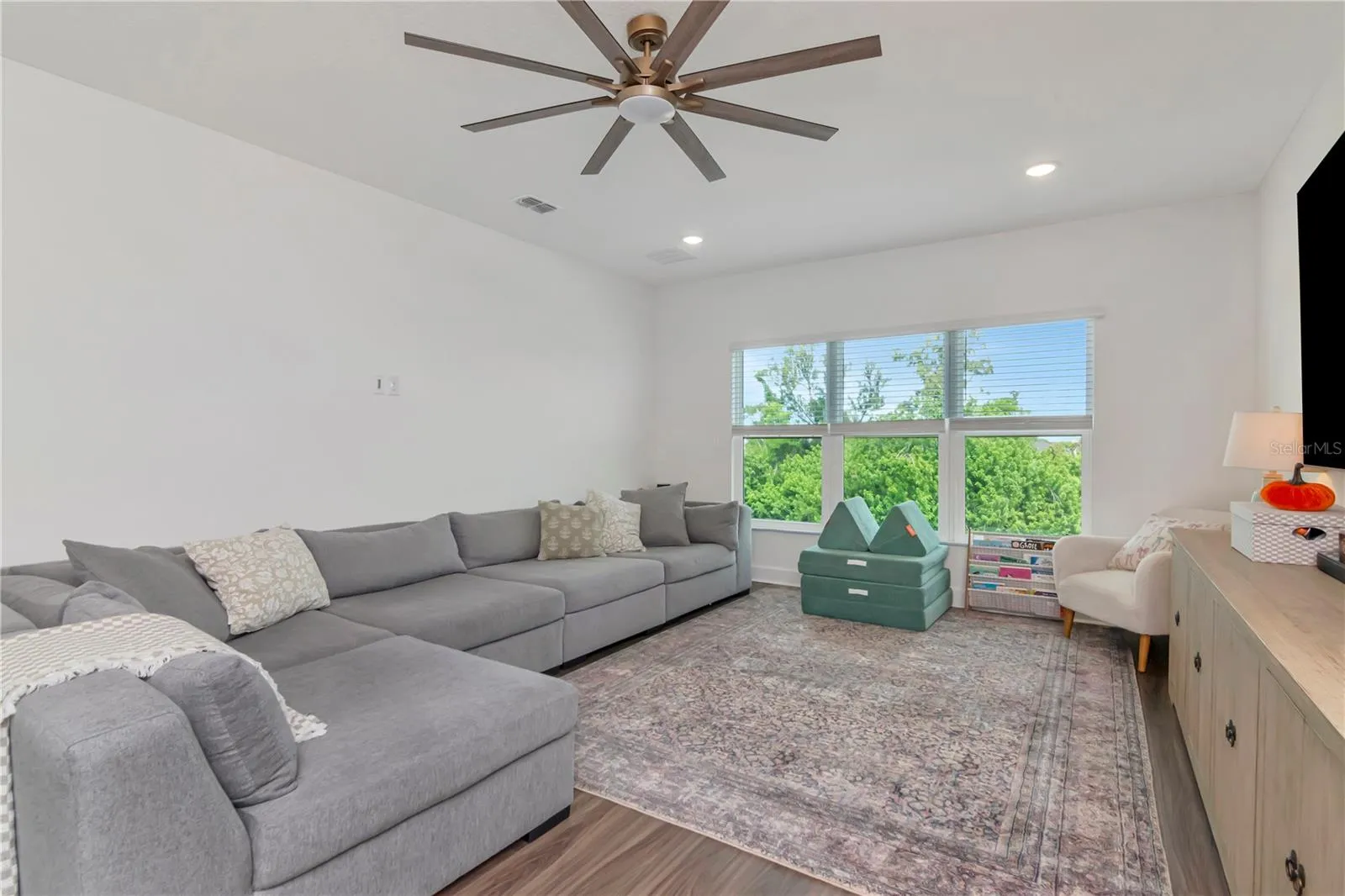 Upstairs Loft with stunning views