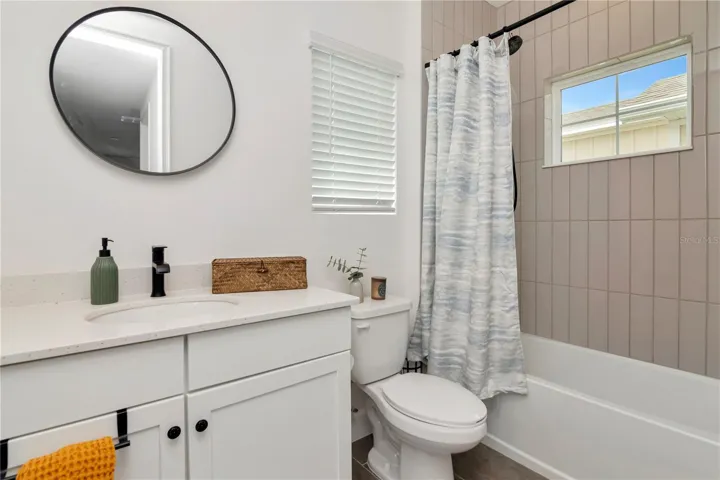 En suite for bedroom 4