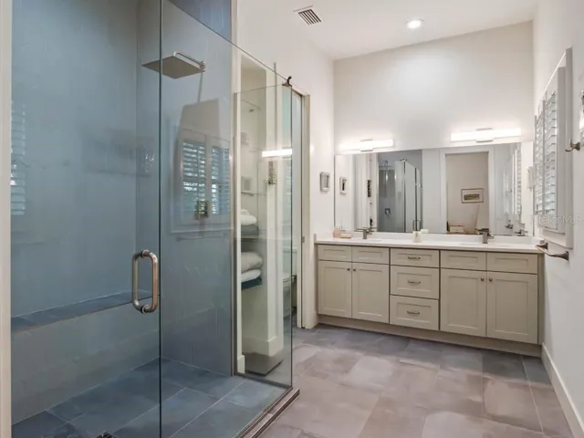 Owners Bath