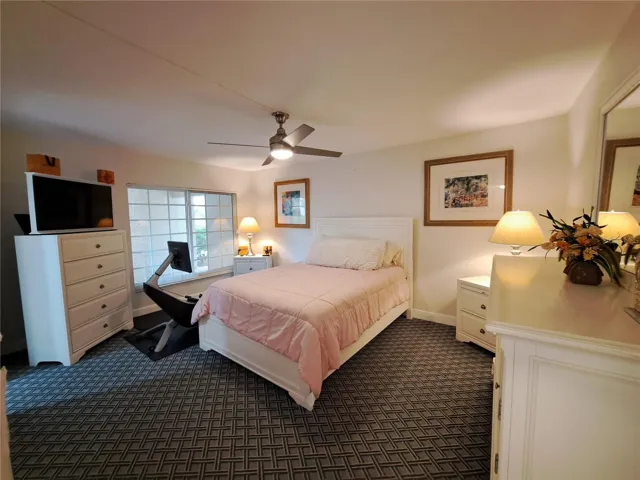 Guest bedroom.