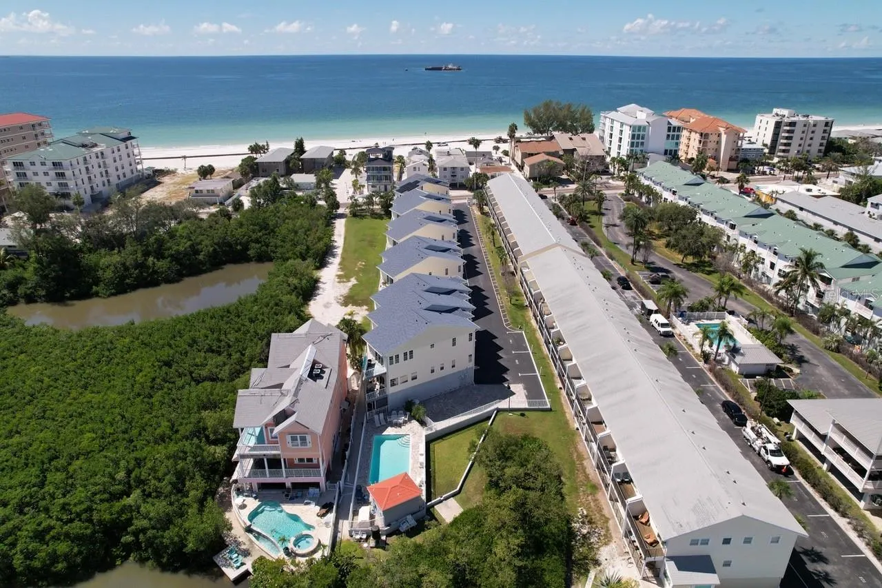 Walk to the Gulf in under a minute.