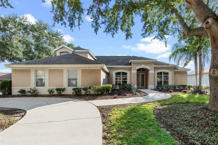Welcome Home to your circular driveway that allows lots of parking! in the front and on the side!