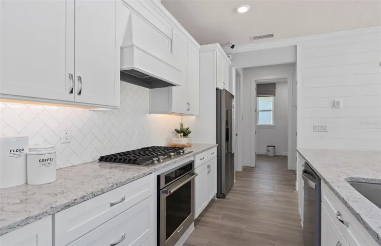 Actual home photo. Colors, finishes, textures and options may appear differently in person due to variations in monitors and viewing devices.