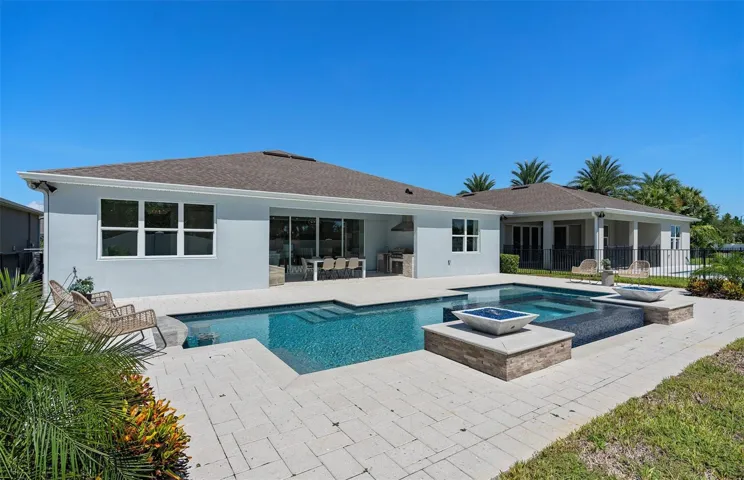 Actual home photo. Colors, finishes, textures and options may appear differently in person due to variations in monitors and viewing devices.