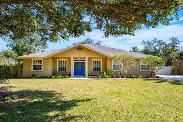 Welcome to Lake Lenelle Woods, one of Oviedo’s most peaceful and well-kept communities – where spacious lots, mature trees, and true privacy are the standard!
