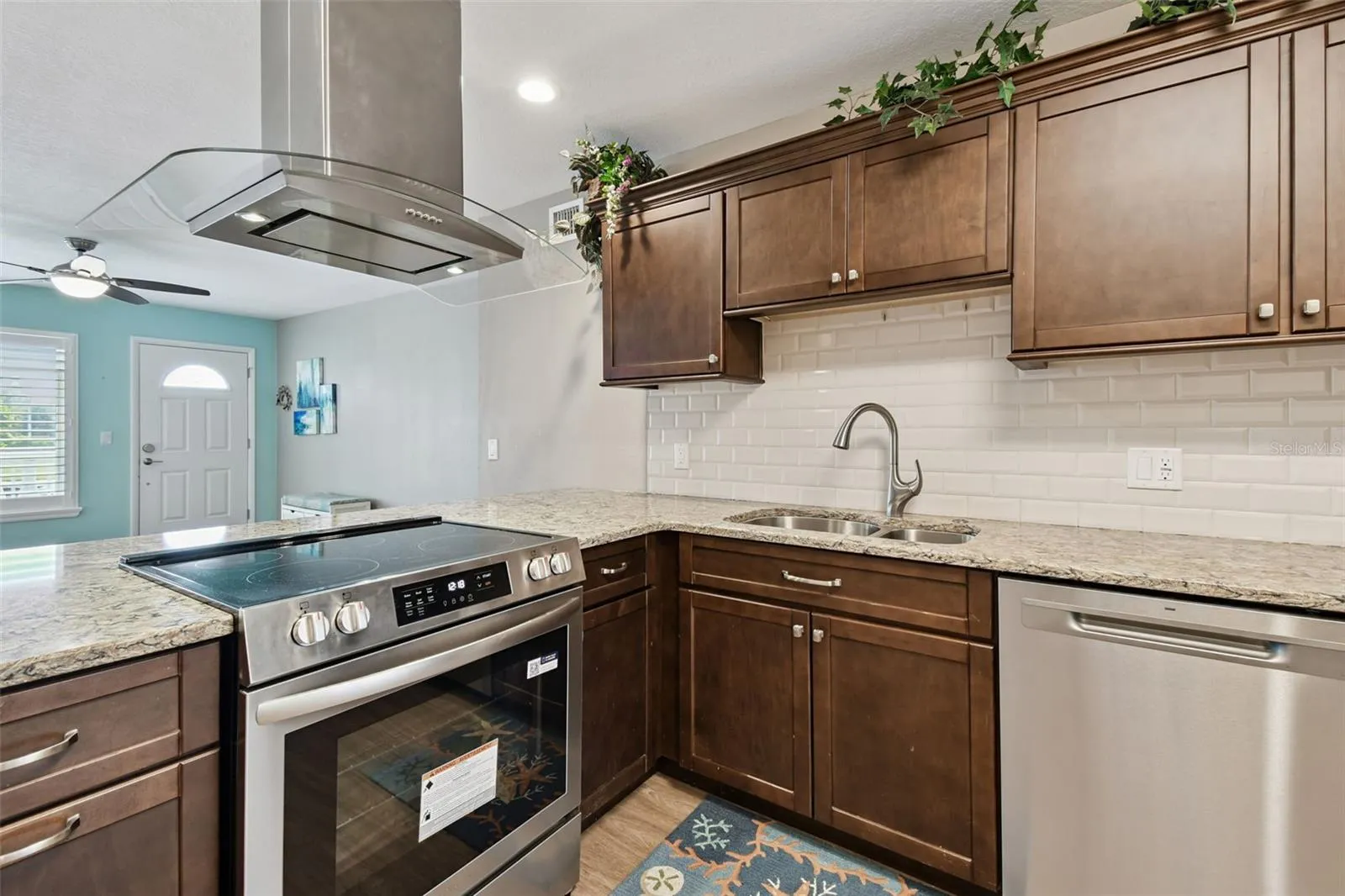 Brand New Range/Oven & Dishwasher