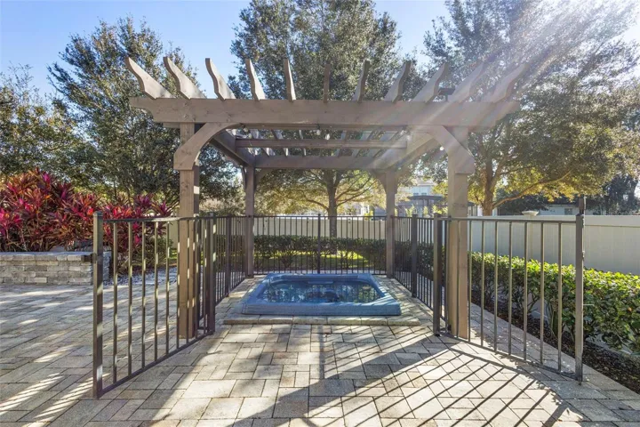 Built-in hot tub w/pergola