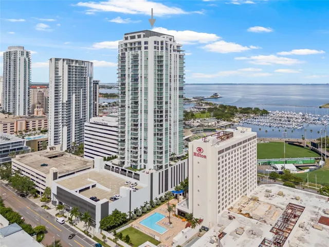Located steps from downtown’s best—restaurants, shops, the Saturday Morning Market, and cultural landmarks like the Dali Museum and Mahaffey Theater.