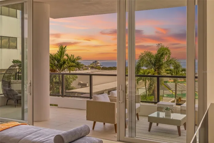 Sunrise overlooking the gorgeous Tampa Bay and iconic St Petersburg Pier
